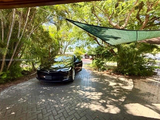 1124 NE 7th Street, Hallandale Beach, FL 33009