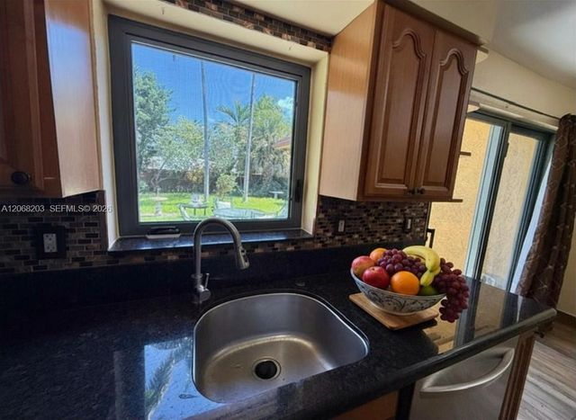 1124 NE 7th Street, Hallandale Beach, FL 33009