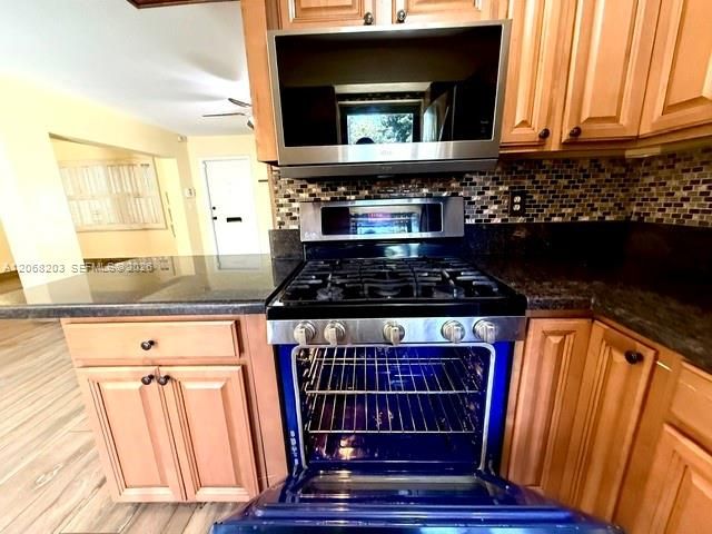 1124 NE 7th Street, Hallandale Beach, FL 33009