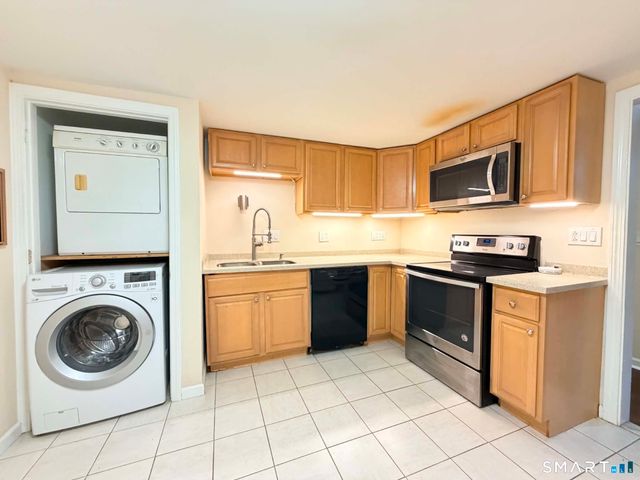 183 Sugar Street A, Newtown, CT 06470