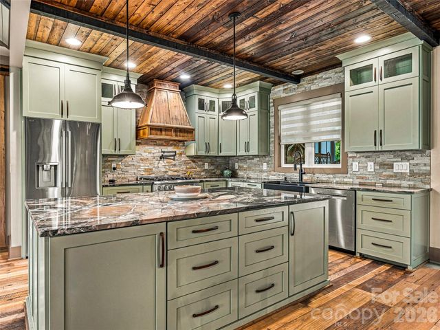 43 Lucy Lane, Mills River, NC 28759