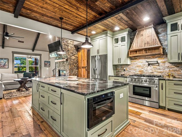 43 Lucy Lane, Mills River, NC 28759