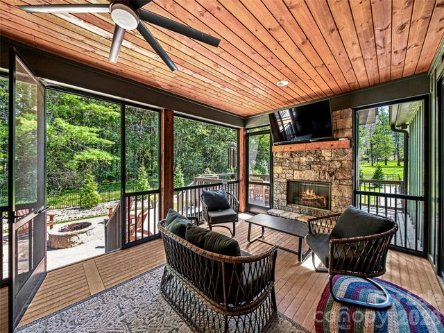 43 Lucy Lane, Mills River, NC 28759