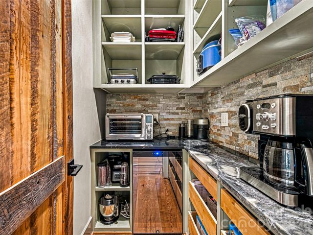 43 Lucy Lane, Mills River, NC 28759