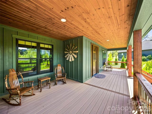 43 Lucy Lane, Mills River, NC 28759