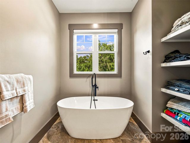 43 Lucy Lane, Mills River, NC 28759