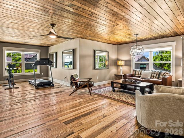 43 Lucy Lane, Mills River, NC 28759