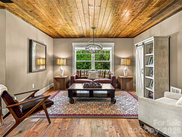 43 Lucy Lane, Mills River, NC 28759
