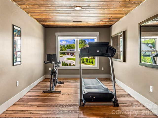 43 Lucy Lane, Mills River, NC 28759
