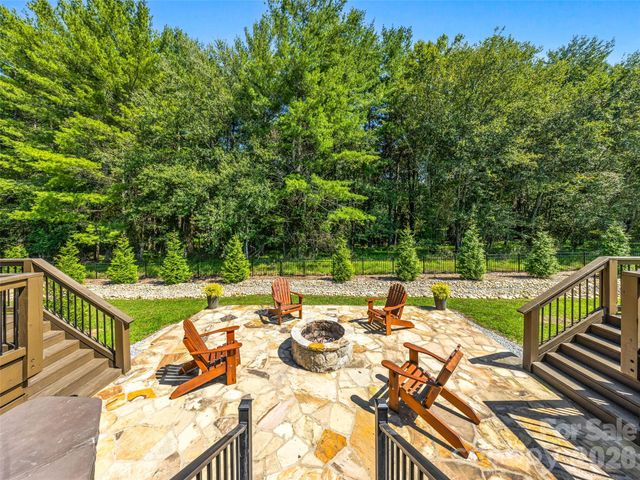 43 Lucy Lane, Mills River, NC 28759