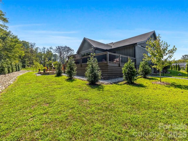 43 Lucy Lane, Mills River, NC 28759