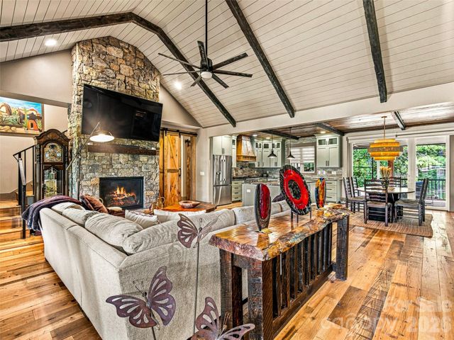 43 Lucy Lane, Mills River, NC 28759