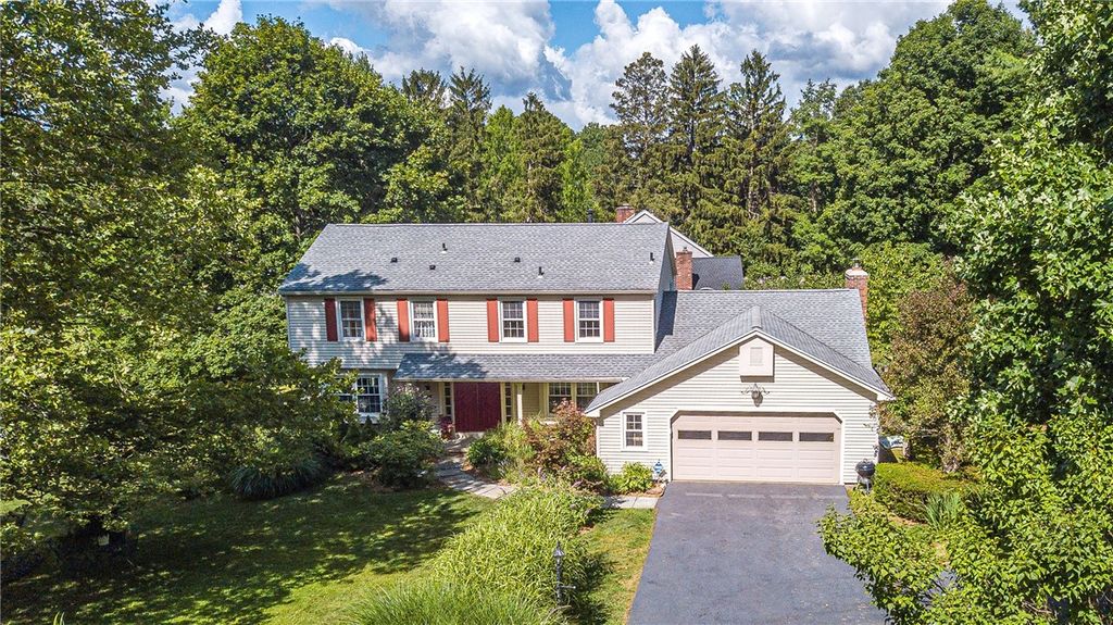 24 Lodge Pole Rd, Pittsford, NY 14534