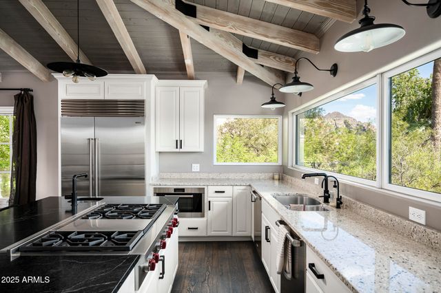 3977 E Paradise View Drive, Paradise Valley, AZ 85253