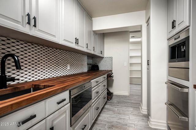 3977 E Paradise View Drive, Paradise Valley, AZ 85253