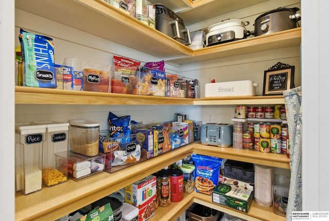 2005 S 208th Street, Elkhorn, NE 68022