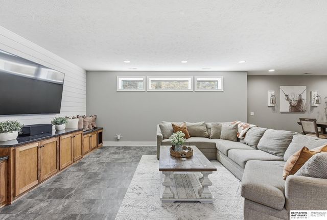 2005 S 208th Street, Elkhorn, NE 68022