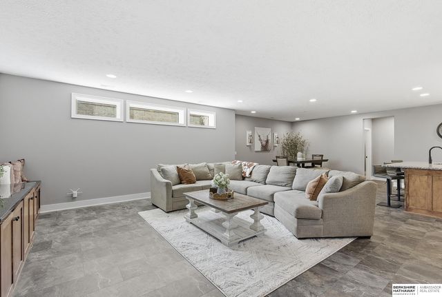 2005 S 208th Street, Elkhorn, NE 68022