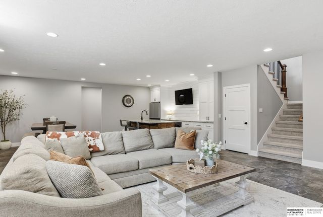 2005 S 208th Street, Elkhorn, NE 68022