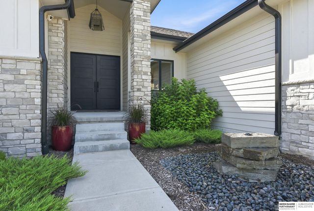 2005 S 208th Street, Elkhorn, NE 68022