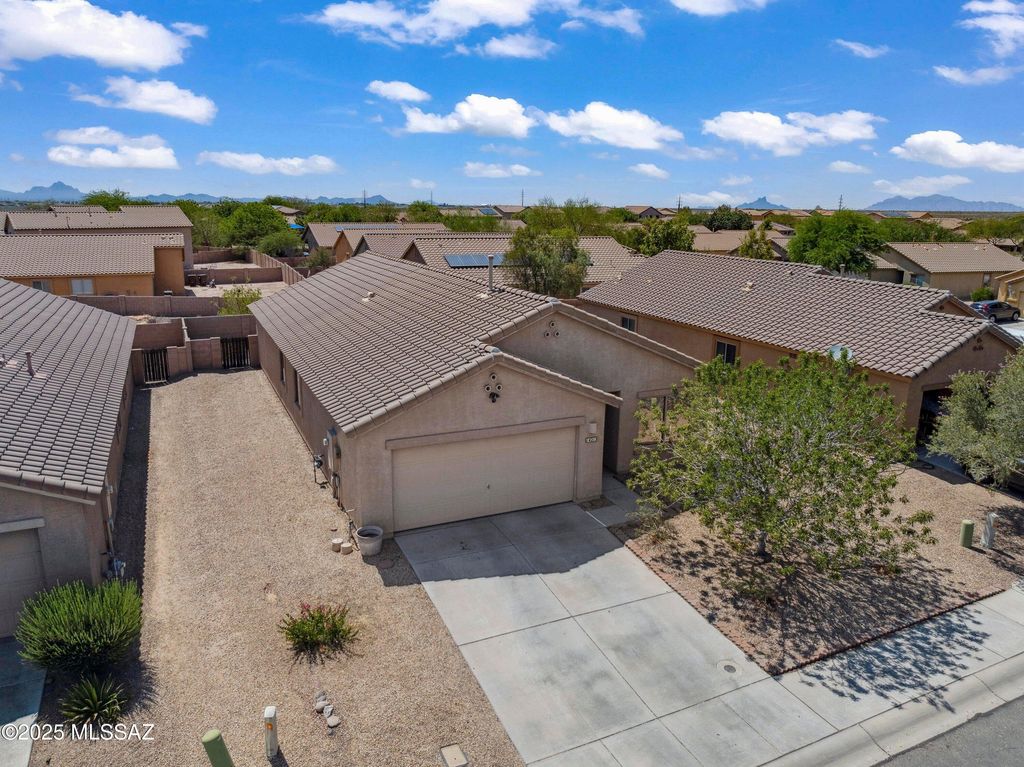 14213 N Maize Farm Avenue, Marana, AZ 85658