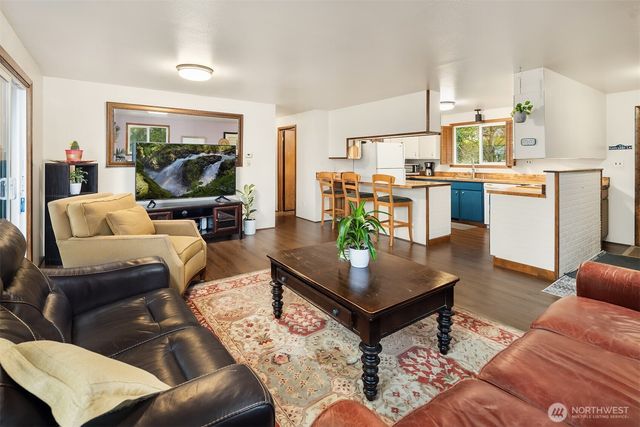 609 NW Broadway Street, Coupeville, WA 98239