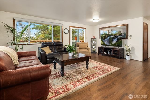 609 NW Broadway Street, Coupeville, WA 98239