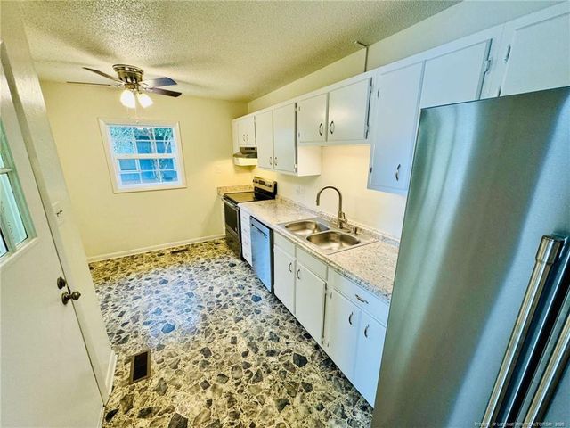 1009 Louisburg Place, Fayetteville, NC 28311