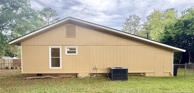 1009 Louisburg Place, Fayetteville, NC 28311