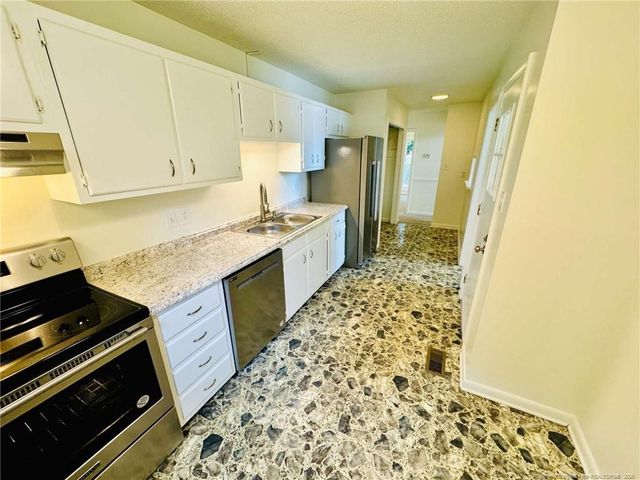 1009 Louisburg Place, Fayetteville, NC 28311