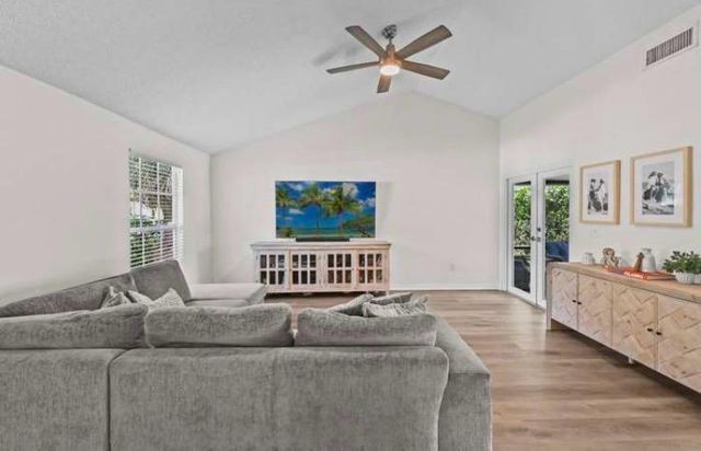 5372 E COURTNEY E, Boynton Beach, FL 33472