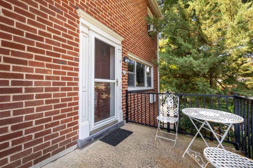 4 Charter Circle 4, Ossining, NY 10562 — photo 2