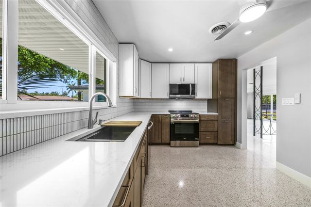 3140 Calle Largo Drive, Hollywood, FL 33021