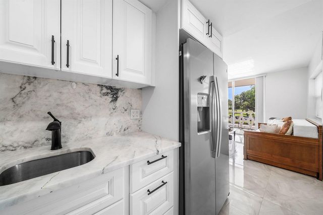 15 S Golfview Road 206, Lake Worth, FL 33460