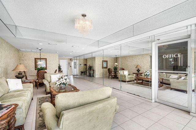 15 S Golfview Road 206, Lake Worth, FL 33460
