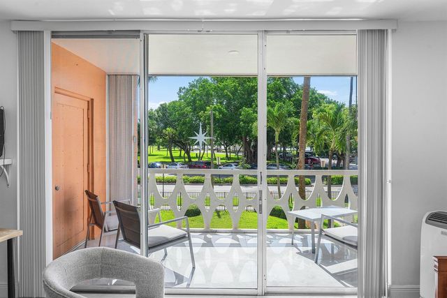 15 S Golfview Road 206, Lake Worth, FL 33460