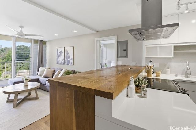 95-061 Waikalani Drive D704, Mililani, HI 96789