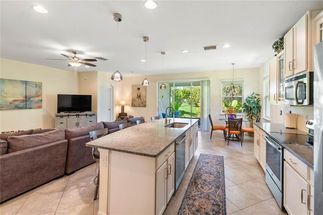 6228 35TH COURT E, Bradenton, FL 34203