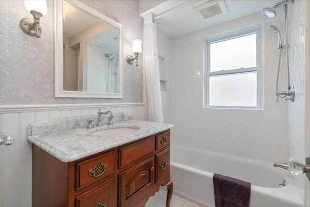 16 Rutherford Ave, Haverhill, MA 01835