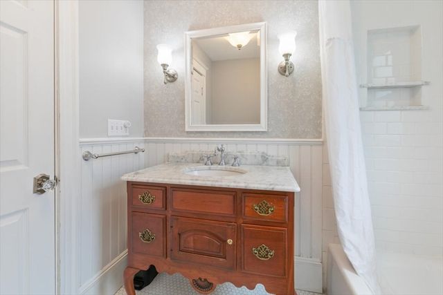 16 Rutherford Ave, Haverhill, MA 01835