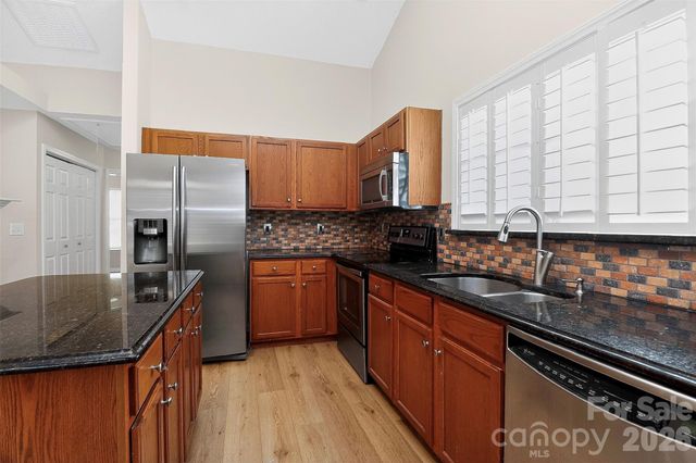 7022 Duchamp Drive, Charlotte, NC 28215