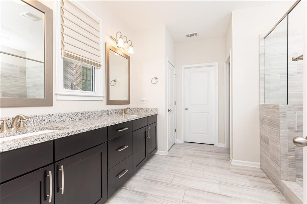 Image 15 of property listing at 9024 Tuckerbrook Lane, Alpharetta, GA 30022