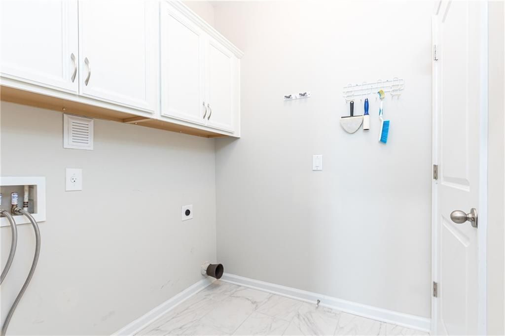 Image 21 of property listing at 9024 Tuckerbrook Lane, Alpharetta, GA 30022