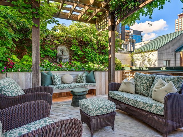 55 W Delaware Place 1101, Chicago, IL 60610