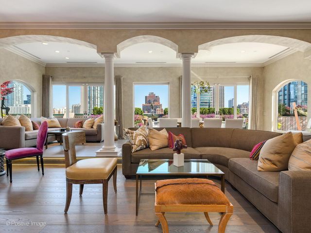55 W Delaware Place 1101, Chicago, IL 60610
