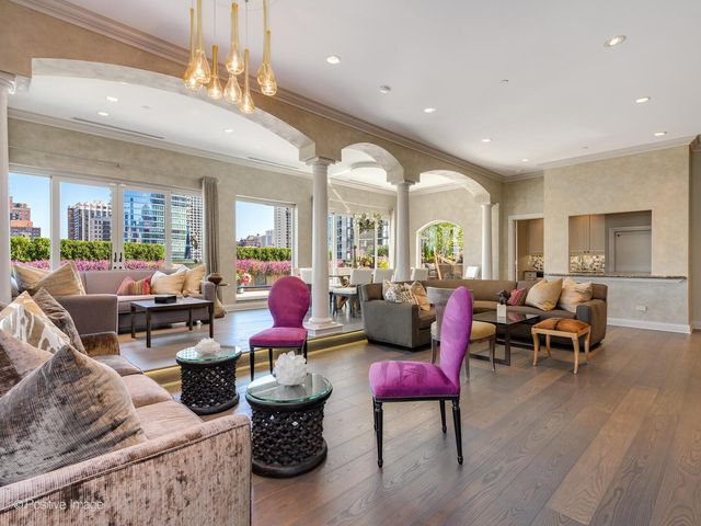55 W Delaware Place 1101, Chicago, IL 60610