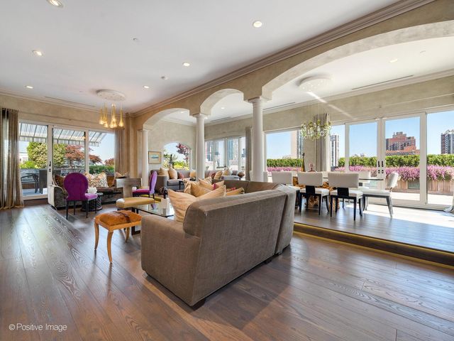 55 W Delaware Place 1101, Chicago, IL 60610