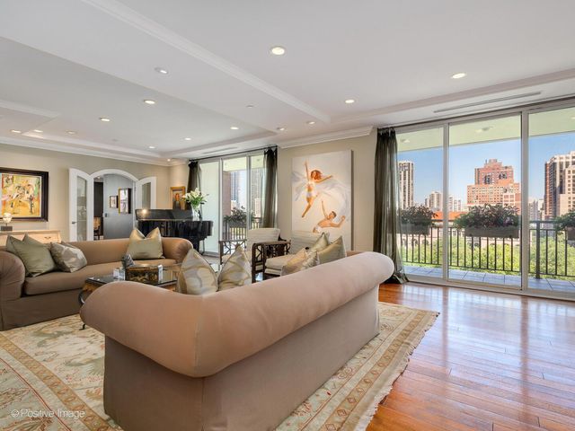 55 W Delaware Place 1101, Chicago, IL 60610