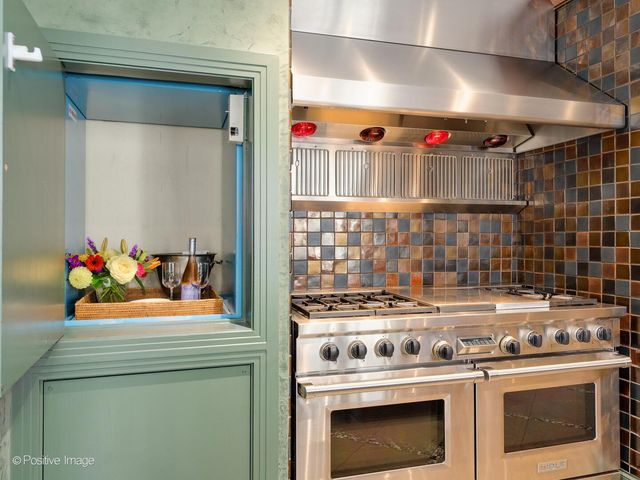 55 W Delaware Place 1101, Chicago, IL 60610