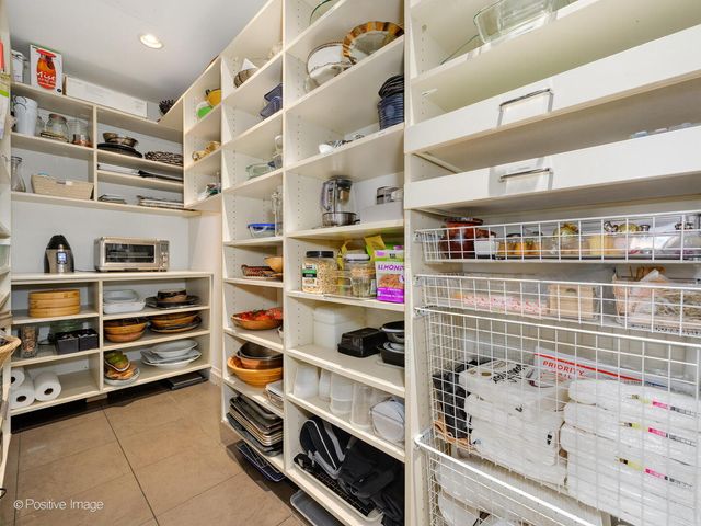 55 W Delaware Place 1101, Chicago, IL 60610